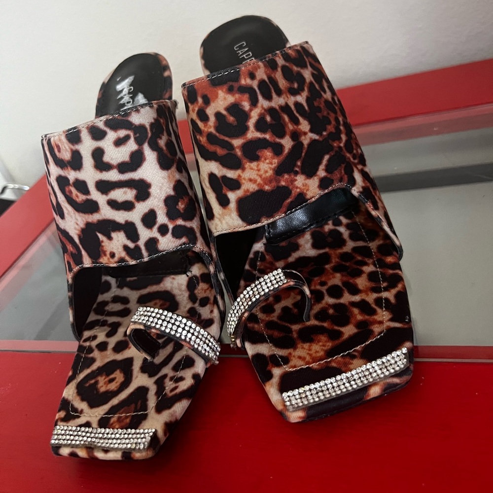 Ladies wear by Cape Robbin size 8
